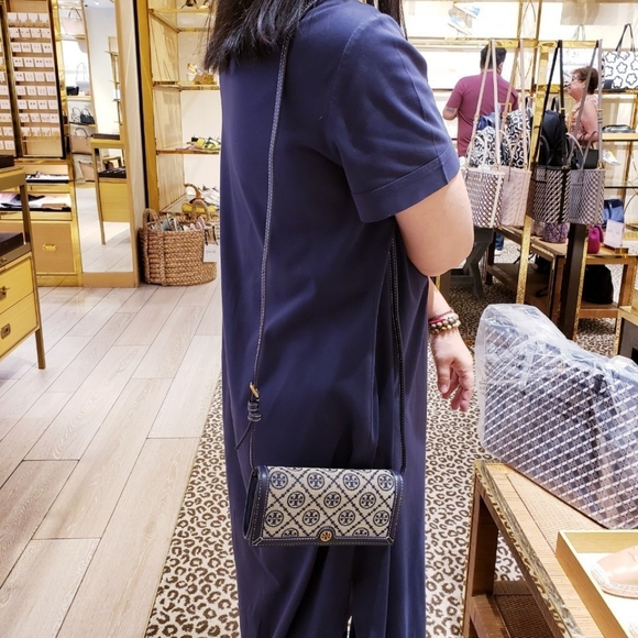 NEW!!!TORYBURCH T MONOGRAM JACQUARD WALLET CROSSBODY (NAVY) - Picture 7 of 8